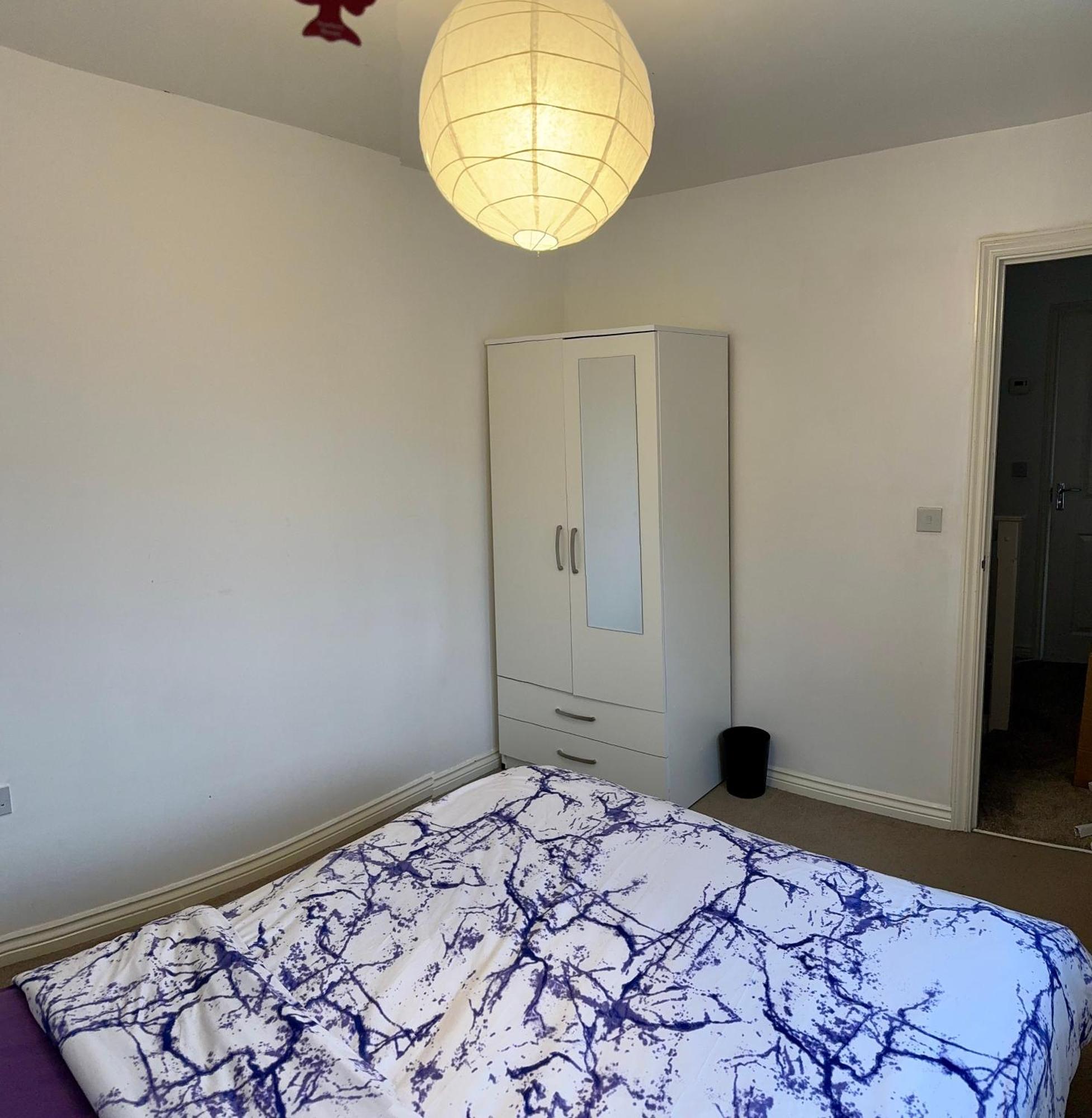 Comfortable Double With Shared Spaces West Bromwich